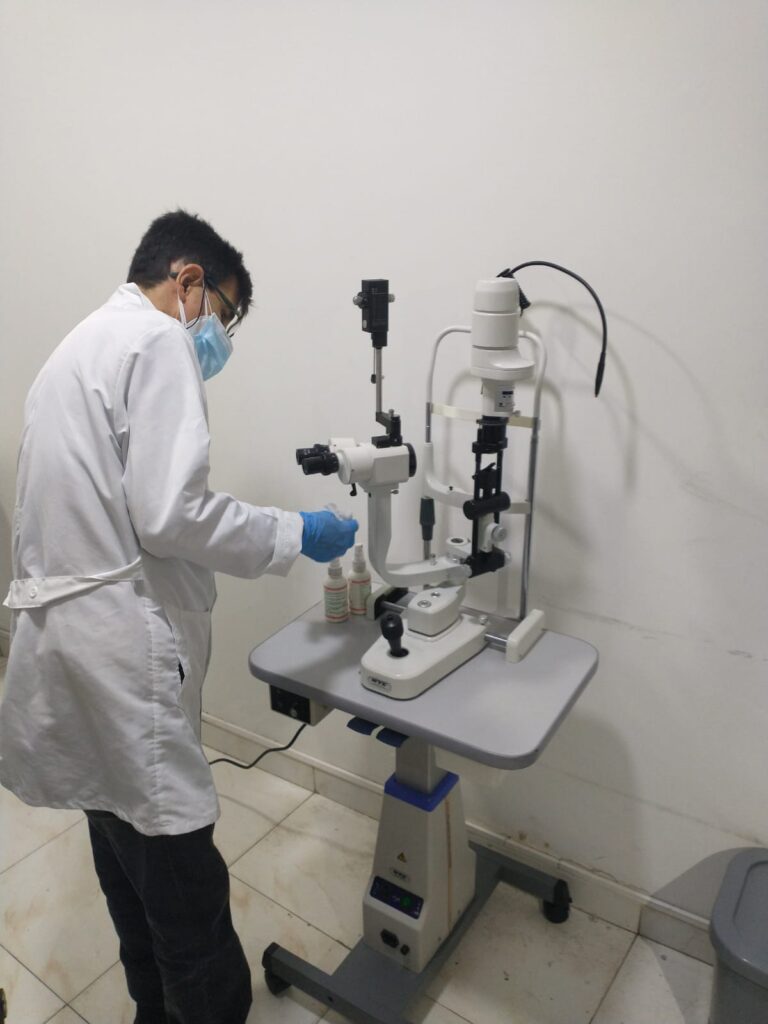 Mantenimiento a equipo de optometría, lámpara de hendidura